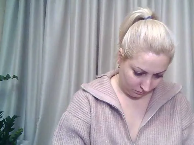 Live sex webcam photo for KickaIricka #276802157