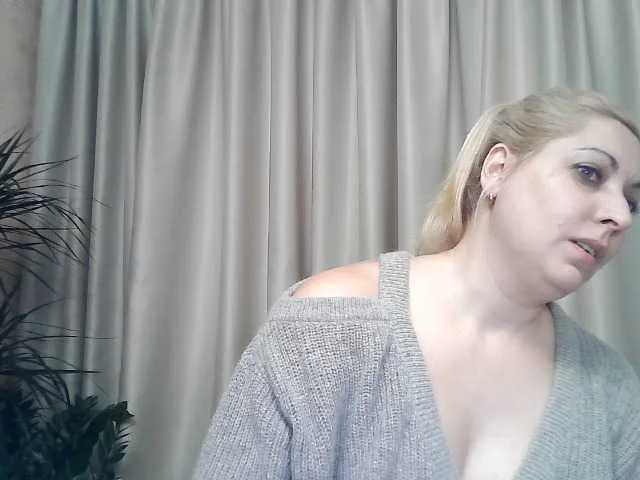 Live sex webcam photo for KickaIricka #277152793