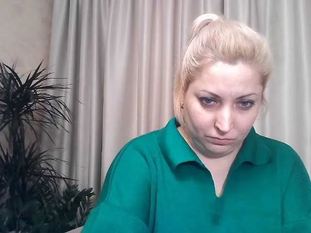 Live sex webcam photo for KickaIricka #277340015