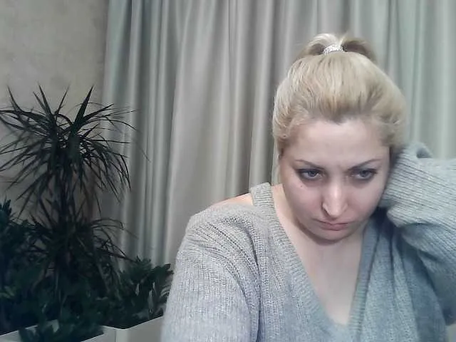 Live sex webcam photo for KickaIricka #277483406