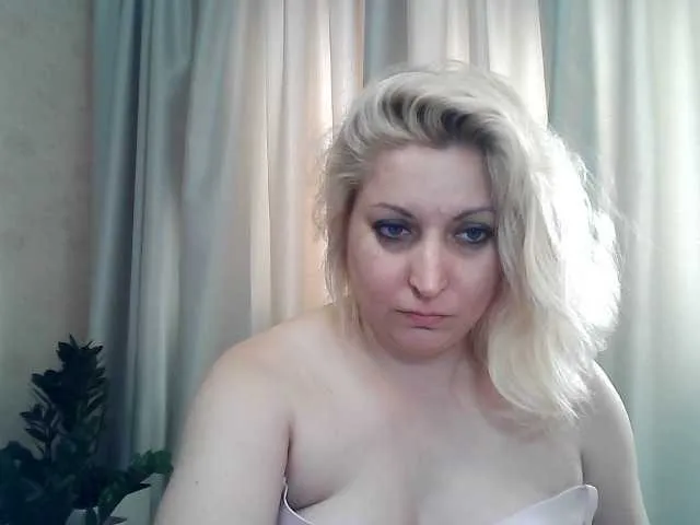 Live sex webcam photo for KickaIricka #289366125