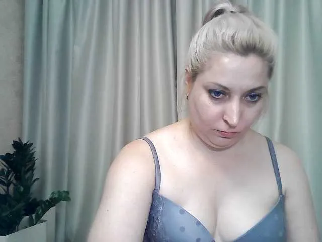 Live sex webcam photo for KickaIricka #289986018