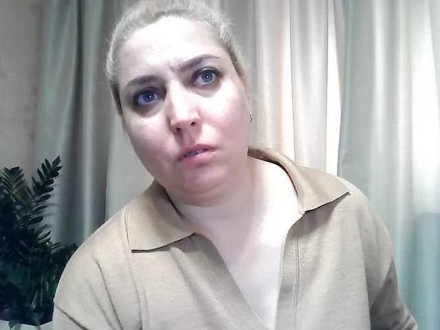 Live sex webcam photo for KickaIricka #291103277