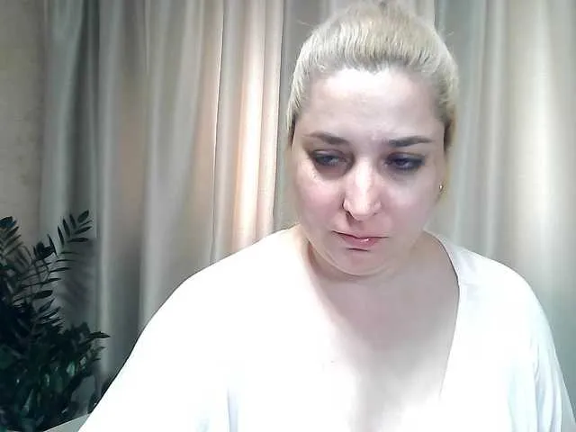 Live sex webcam photo for KickaIricka #291183358