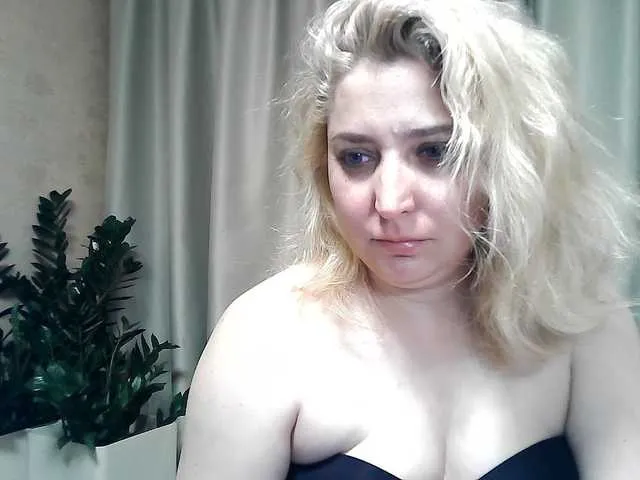 Live sex webcam photo for KickaIricka #291291094