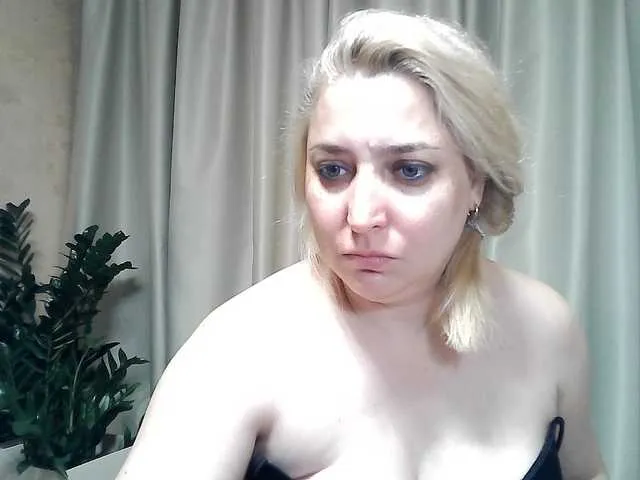 Live sex webcam photo for KickaIricka #291353425