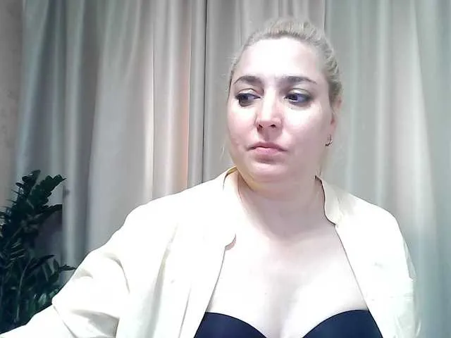 Live sex webcam photo for KickaIricka #291375473