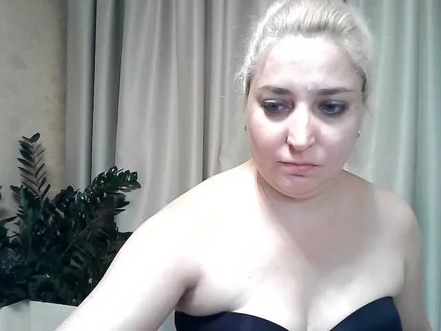 Live sex webcam photo for KickaIricka #291560781