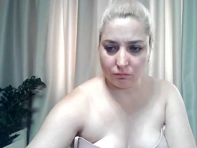 Live sex webcam photo for KickaIricka #291600926