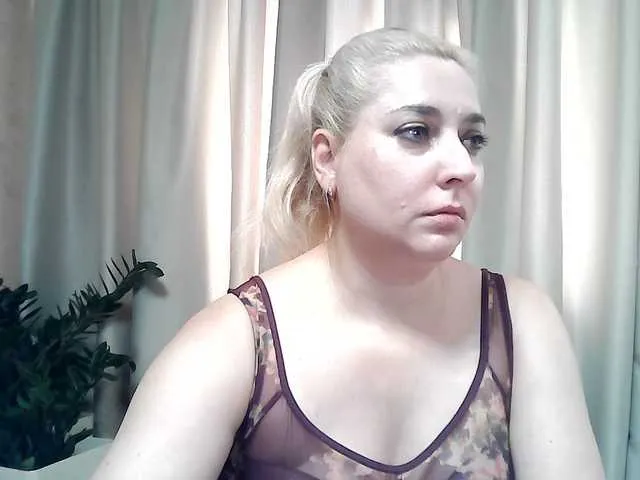 Live sex webcam photo for KickaIricka #291653642