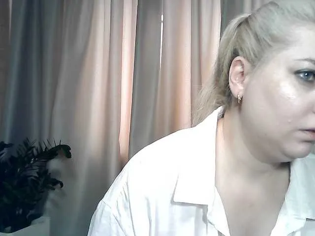 Live sex webcam photo for KickaIricka #291757495