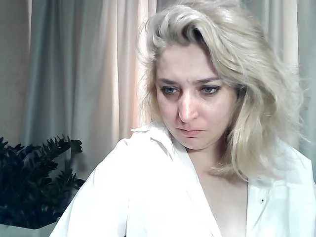 Live sex webcam photo for KickaIricka #291864772