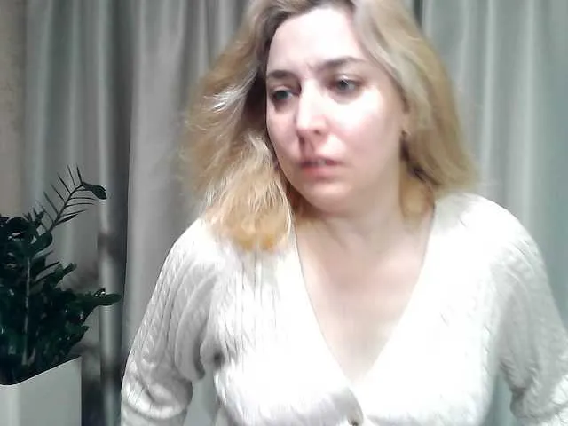 Live sex webcam photo for KickaIricka #292080042