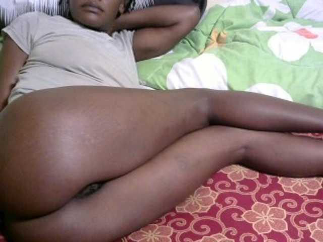 Live sex webcam photo for Kigali111 #289329186