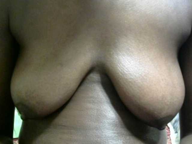 Live sex webcam photo for Kigali111 #289903449