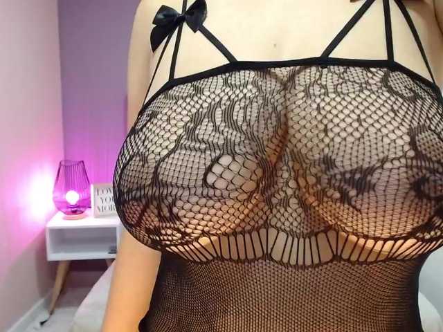 Live sex webcam photo for Kiiara-Sky #275439712