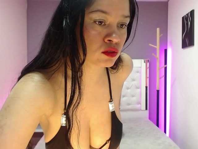 Live sex webcam photo for Kiiara-Sky #275605538