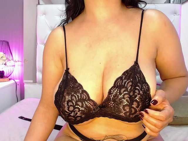 Live sex webcam photo for Kiiara-Sky #276516830