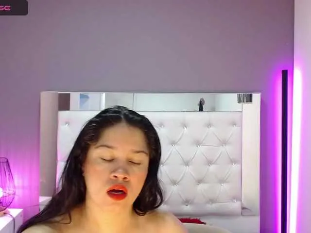 Live sex webcam photo for Kiiara-Sky #276920971