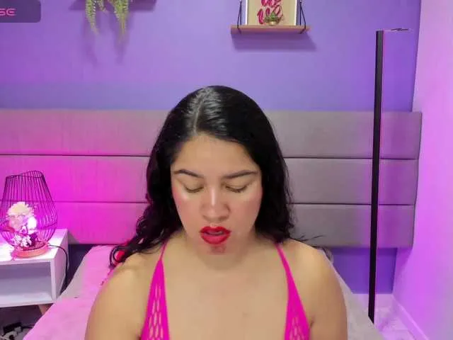 Live sex webcam photo for Kiiara-Sky #291062594