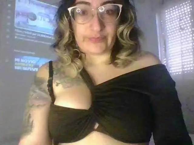Live sex webcam photo for Kiimysulka #277332776