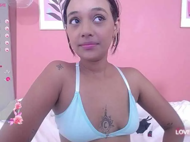 Live sex webcam photo for Kiinkybritney #288425049