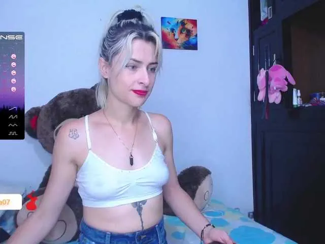 Live sex webcam photo for Kiira-7 #274488167