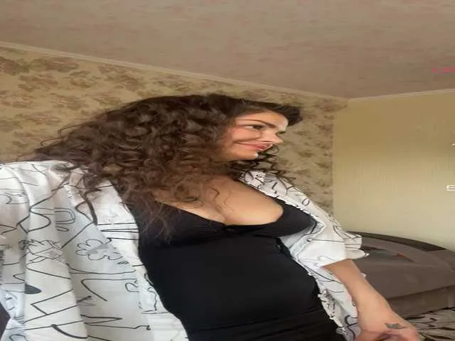Live sex webcam photo for KikiMilf84 #291184706