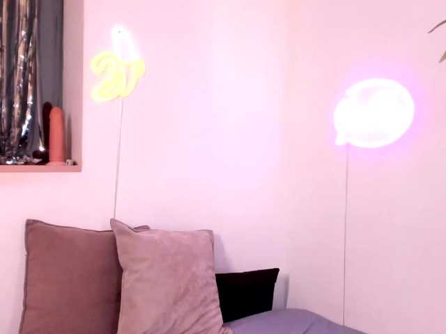 Live sex webcam photo for Kim-Lana #274195880