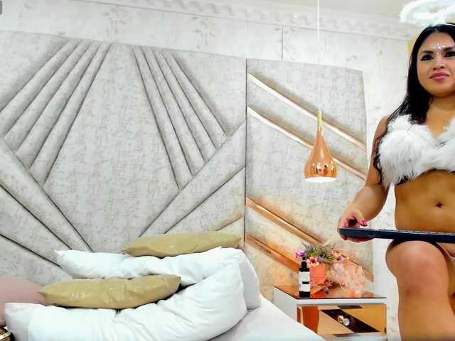 Live sex webcam photo for KimCossey #277731416