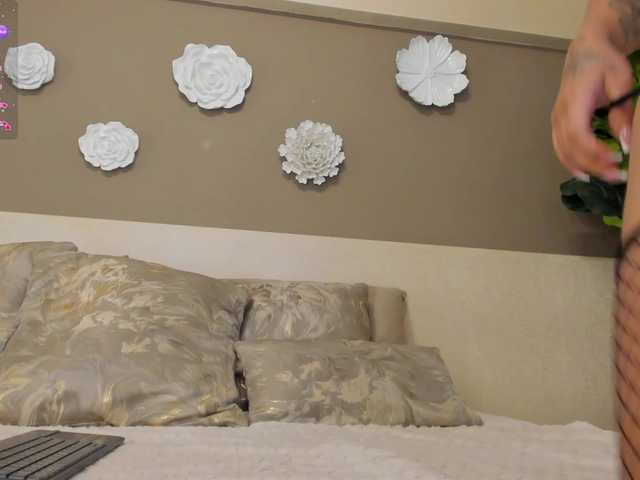 Live sex webcam photo for KimHiltton #291177699