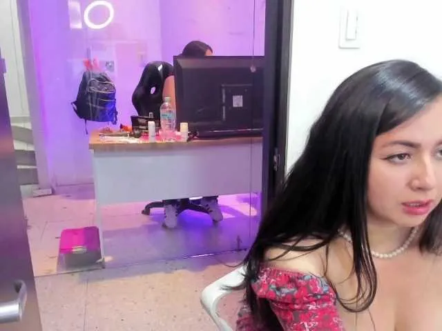 Live sex webcam photo for KimKaliifa #291636281