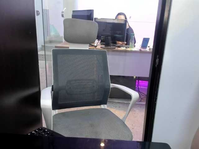 Live sex webcam photo for KimKaliifa #291880274