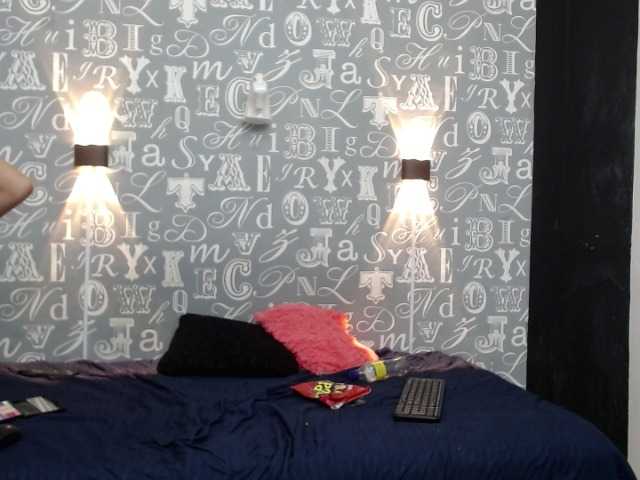 Live sex webcam photo for KimLouis #277088384