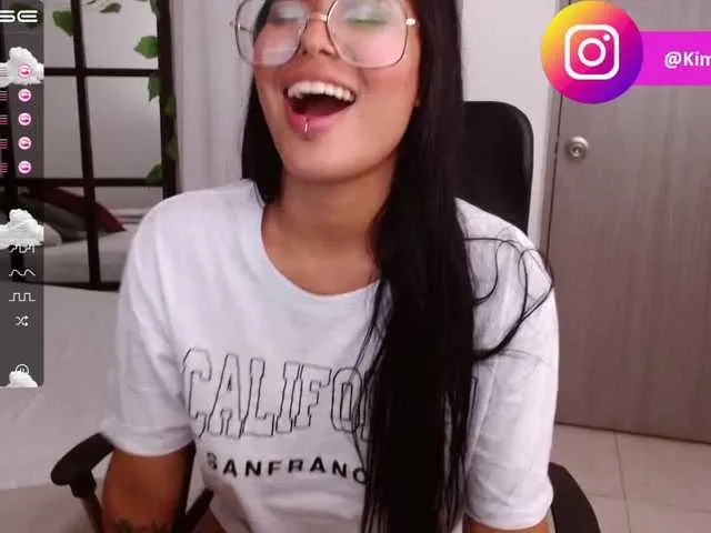Live sex webcam photo for KimPierce #273607037