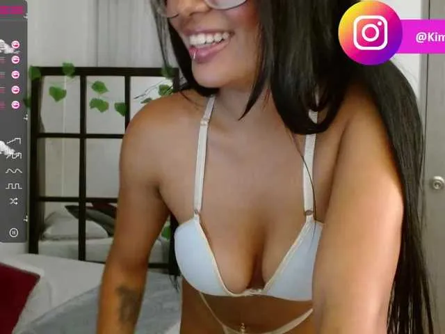 Live sex webcam photo for KimPierce #273618084
