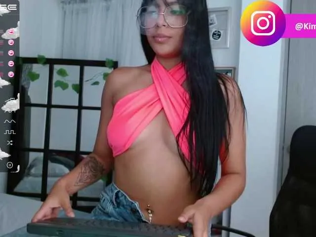 Live sex webcam photo for KimPierce #273649257