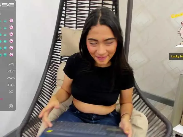 Live sex webcam photo for KimRussell #272179278
