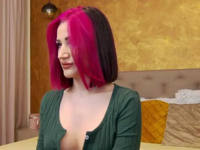 Live sex webcam photo for KimSkye #275514096