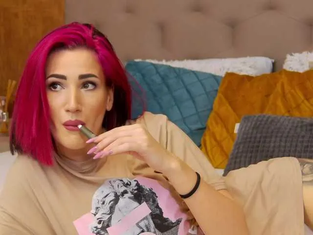 Live sex webcam photo for KimSkye #275566158