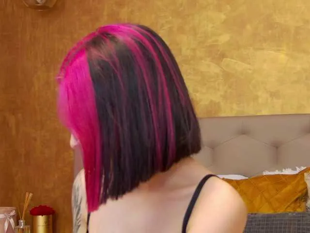 Live sex webcam photo for KimSkye #275573450