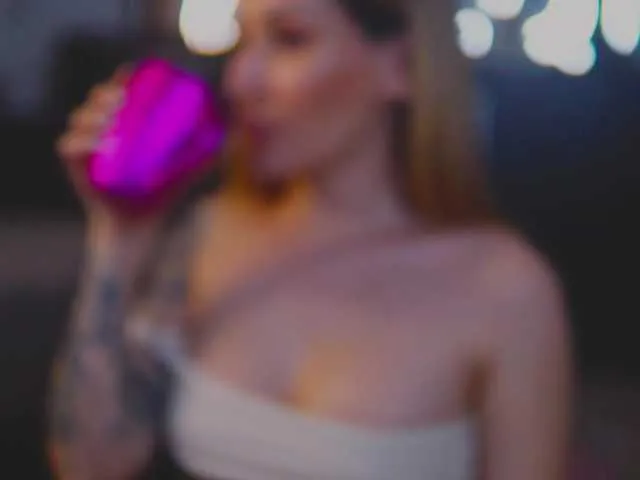 Live sex webcam photo for KimSkyex #290278943