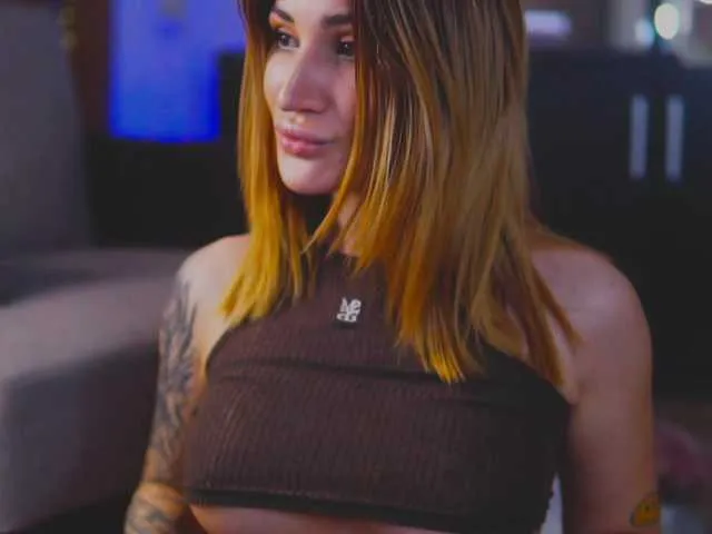 Live sex webcam photo for KimSkyex #290327794