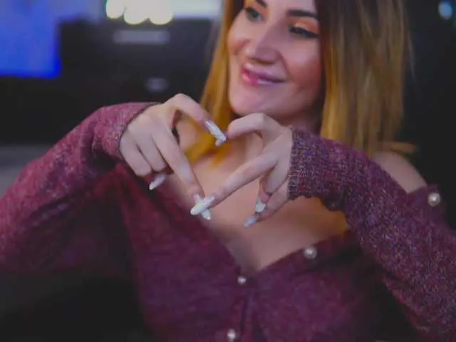 Live sex webcam photo for KimSkyex #290345588