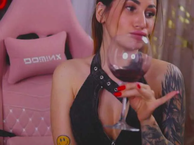 Live sex webcam photo for KimSkyex #290493061
