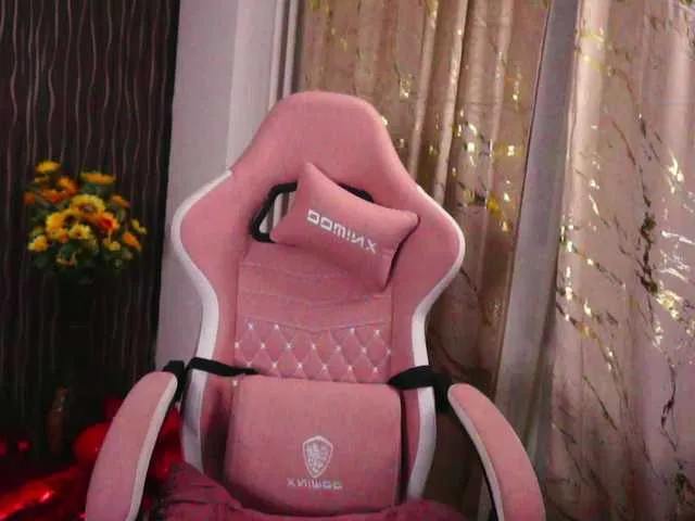 Live sex webcam photo for KimSkyex #290691943