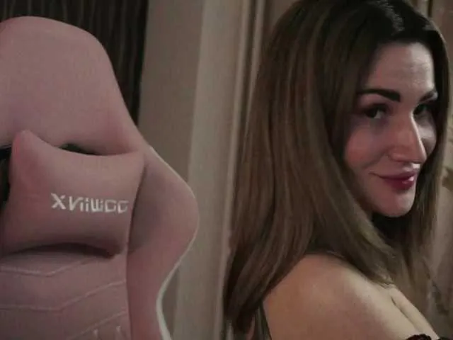 Live sex webcam photo for KimSkyex #290815368