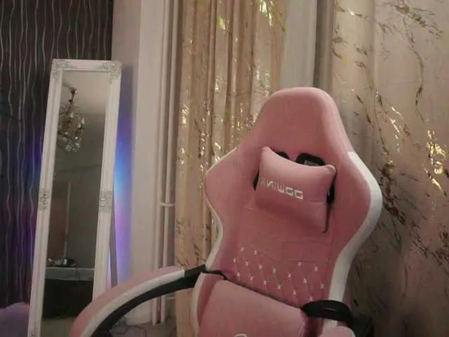 Live sex webcam photo for KimSkyex #290877814