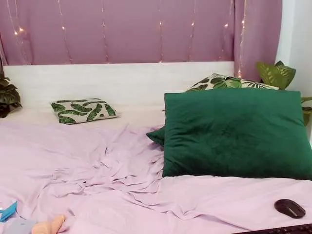 Live sex webcam photo for Kimethea4 #274237750