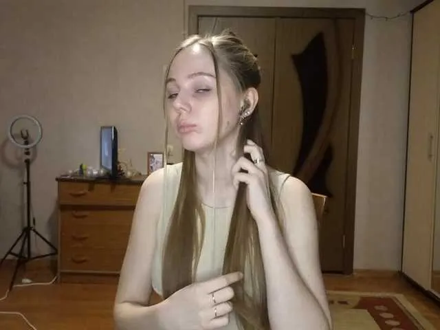 Live sex webcam photo for KimikoChandronnait #292754660